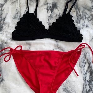 Black bikini top/red bikini bottoms